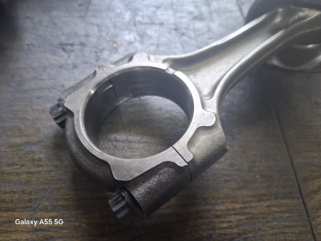 bontott TOYOTA AVENSIS T22 Dugattyú és Hajtókar