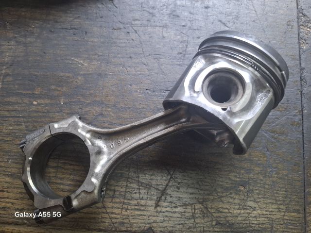 bontott TOYOTA AVENSIS T22 Dugattyú és Hajtókar