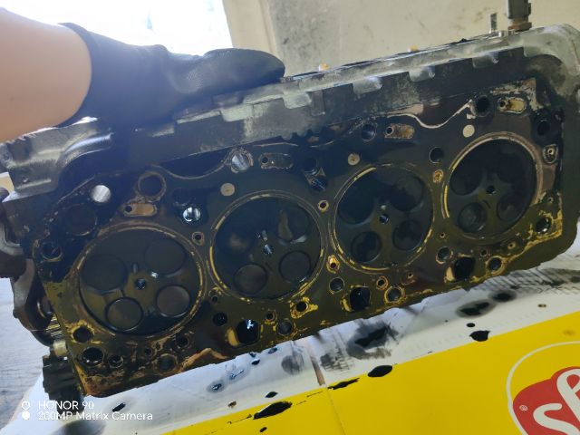 bontott TOYOTA AVENSIS T22 Hengerfej