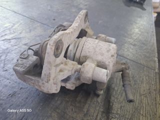 bontott TOYOTA AVENSIS T22 Jobb első Féknyereg Munkahengerrel