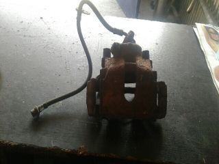 bontott TOYOTA AVENSIS T22 Jobb első Féknyereg Munkahengerrel