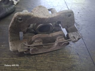 bontott TOYOTA AVENSIS T22 Jobb első Féknyereg Munkahengerrel