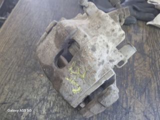 bontott TOYOTA AVENSIS T22 Jobb első Féknyereg Munkahengerrel