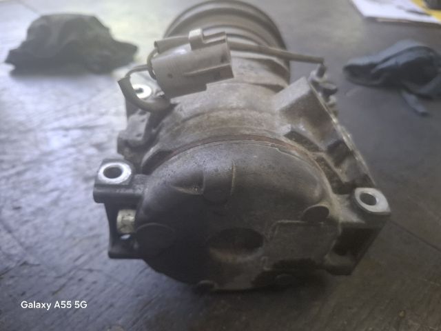 bontott TOYOTA AVENSIS T22 Klímakompresszor