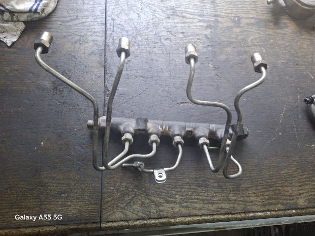 bontott TOYOTA AVENSIS T22 Közösnyomócső