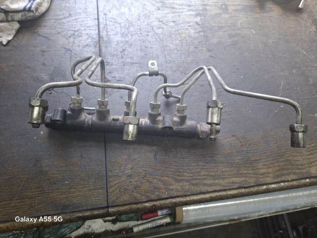 bontott TOYOTA AVENSIS T22 Közösnyomócső