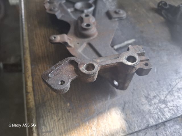 bontott TOYOTA AVENSIS T22 Motor Tartó Bak (Fém)