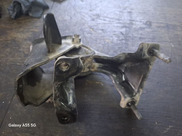 bontott TOYOTA AVENSIS T22 Motor Tartó Bak (Fém)