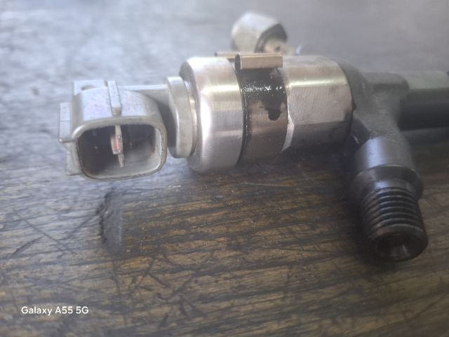 bontott TOYOTA AVENSIS T22 Porlasztó (1 db)