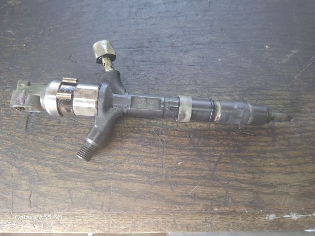 bontott TOYOTA AVENSIS T22 Porlasztó (1 db)