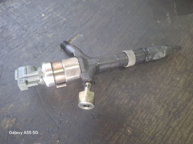 bontott TOYOTA AVENSIS T22 Porlasztó (1 db)