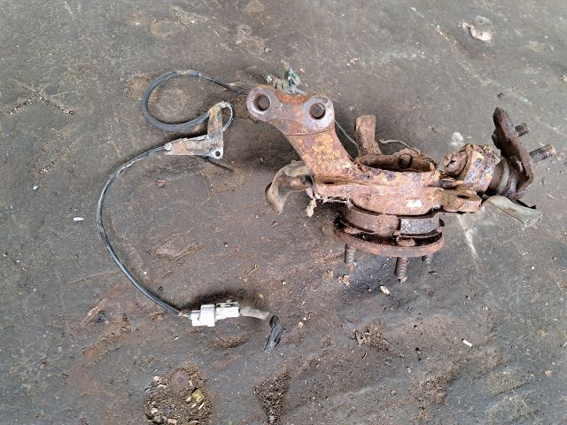 bontott TOYOTA AVENSIS T22 Jobb első Csonkállvány Kerékaggyal