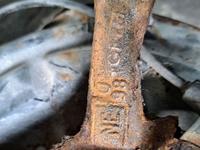 bontott TOYOTA AVENSIS T22 Jobb első Csonkállvány Kerékaggyal