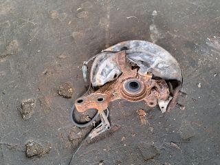 bontott TOYOTA AVENSIS T22 Jobb első Csonkállvány Kerékaggyal