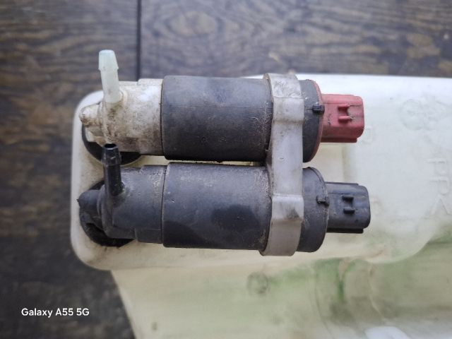 bontott TOYOTA AVENSIS T22 Ablakmosó Tartály