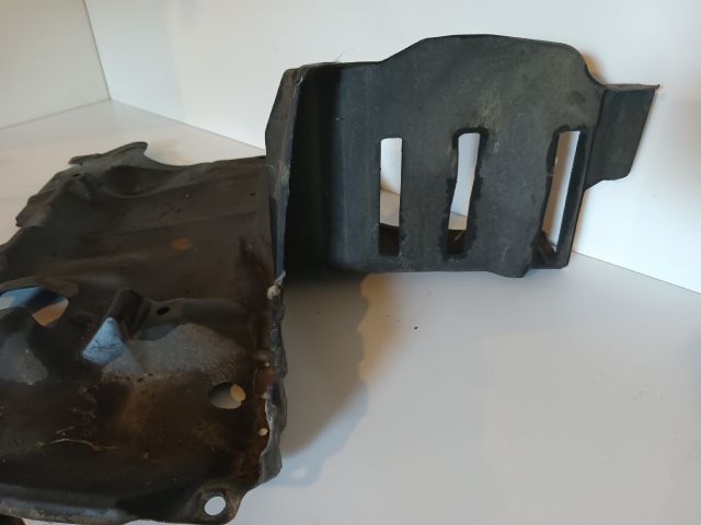 bontott TOYOTA AVENSIS T22 Alsó Motorburkolat