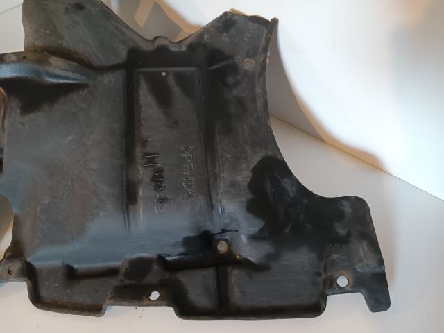 bontott TOYOTA AVENSIS T22 Alsó Motorburkolat