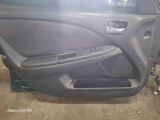 bontott TOYOTA AVENSIS T22 Bal első Ajtó (Részeivel)