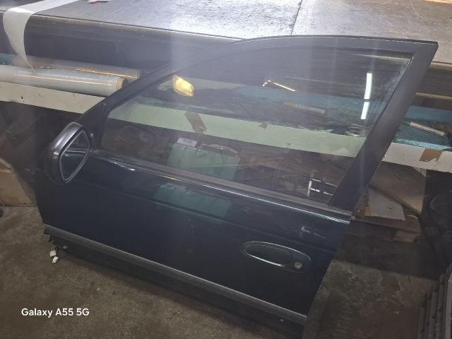bontott TOYOTA AVENSIS T22 Bal első Ajtó (Részeivel)
