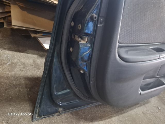 bontott TOYOTA AVENSIS T22 Bal első Ajtó (Részeivel)