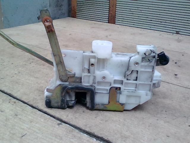 bontott TOYOTA AVENSIS T22 Bal első Ajtózár