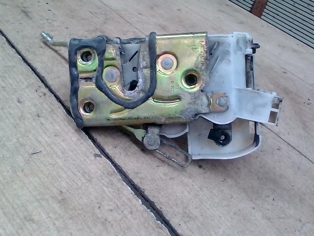 bontott TOYOTA AVENSIS T22 Bal első Ajtózár