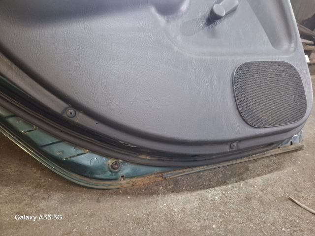 bontott TOYOTA AVENSIS T22 Bal hátsó Ajtó (Részeivel)