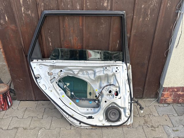 bontott TOYOTA AVENSIS T22 Bal hátsó Ajtó (Üres lemez)