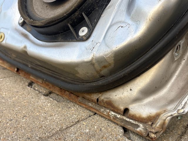 bontott TOYOTA AVENSIS T22 Bal hátsó Ajtó (Üres lemez)