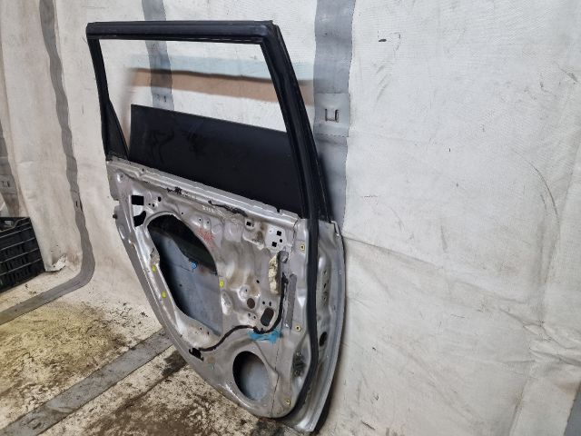 bontott TOYOTA AVENSIS T22 Bal hátsó Ajtó (Üres lemez)