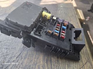 bontott TOYOTA AVENSIS T22 Biztosítéktábla Utastér