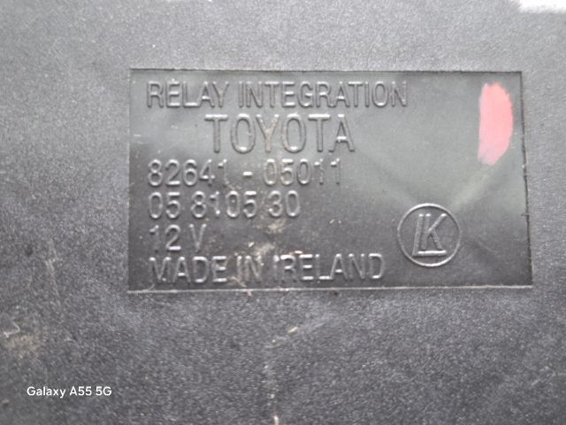 bontott TOYOTA AVENSIS T22 Biztosítéktábla Utastér