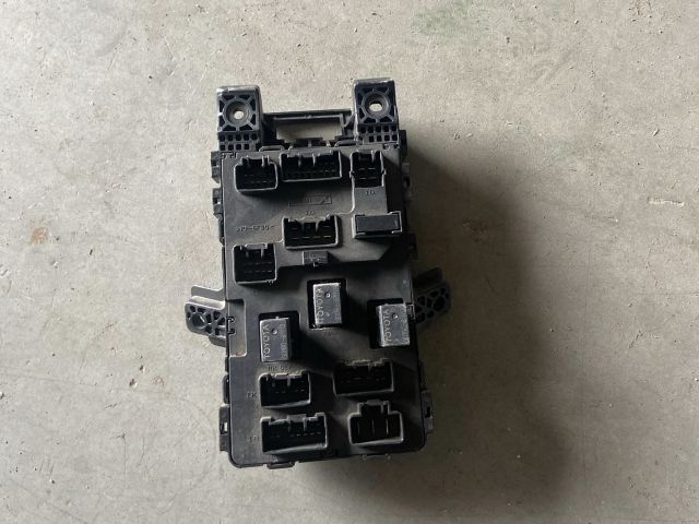 bontott TOYOTA AVENSIS T22 Biztosítéktábla Utastér