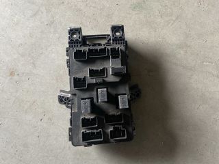 bontott TOYOTA AVENSIS T22 Biztosítéktábla Utastér