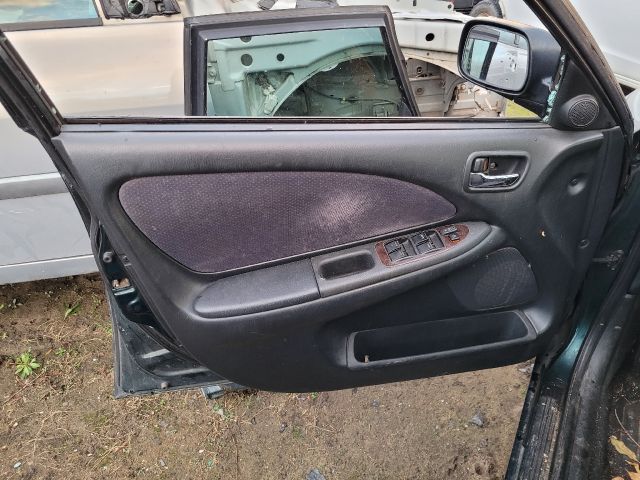 bontott TOYOTA AVENSIS T22 Csomagtérajtó Gumikéder