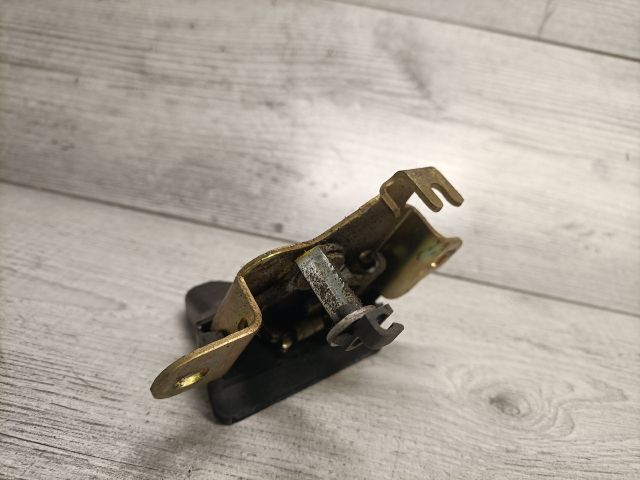 bontott TOYOTA AVENSIS T22 Csomagtérajtó Zárszerkezet