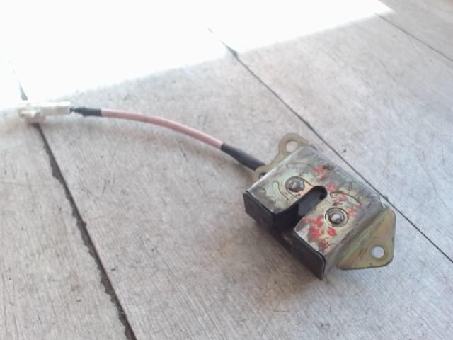 bontott TOYOTA AVENSIS T22 Csomagtérajtó Zárszerkezet