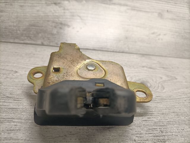 bontott TOYOTA AVENSIS T22 Csomagtérajtó Zárszerkezet