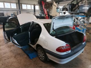 bontott TOYOTA AVENSIS T22 Csomagtérajtó Zárszerkezet