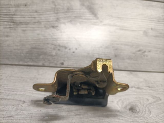 bontott TOYOTA AVENSIS T22 Csomagtérajtó Zárszerkezet