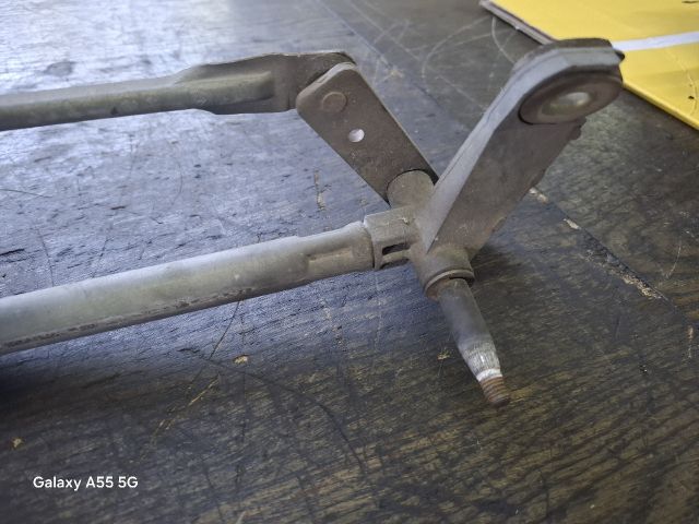 bontott TOYOTA AVENSIS T22 Első Ablaktörlő Szerkezet Motorral