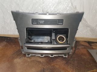 bontott TOYOTA AVENSIS T22 Első Hamutartó