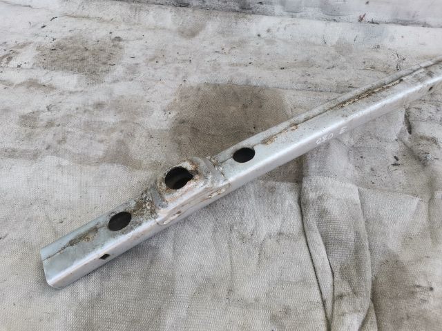 bontott TOYOTA AVENSIS T22 Első Lökhárító Merevítő (Fém)