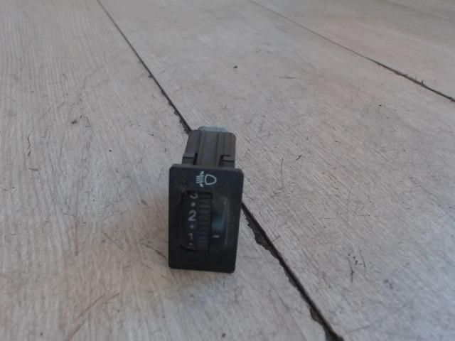 bontott TOYOTA AVENSIS T22 Fényszórómagasság Állító Kapcsoló