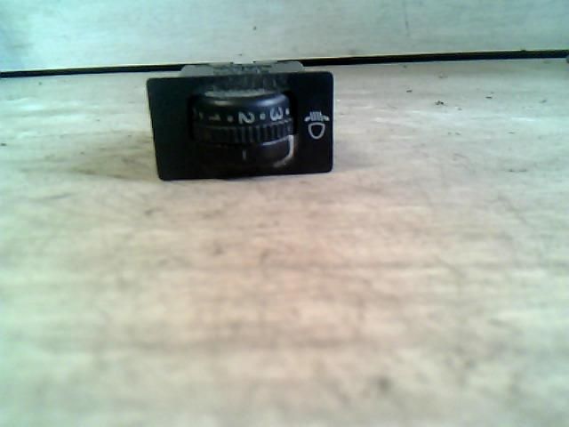 bontott TOYOTA AVENSIS T22 Fényszórómagasság Állító Kapcsoló