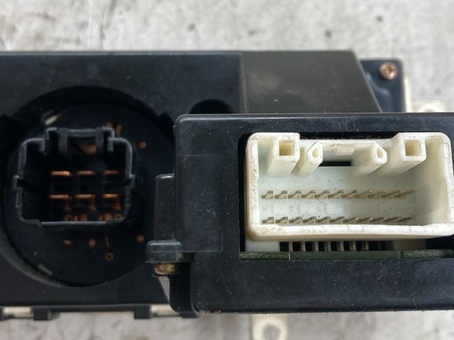 bontott TOYOTA AVENSIS T22 Fűtéskapcsoló (manuális klímás)