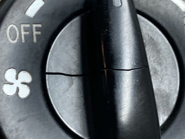 bontott TOYOTA AVENSIS T22 Fűtéskapcsoló (manuális klímás)