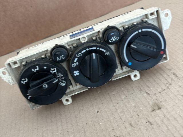 bontott TOYOTA AVENSIS T22 Fűtéskapcsoló (manuális klímás)