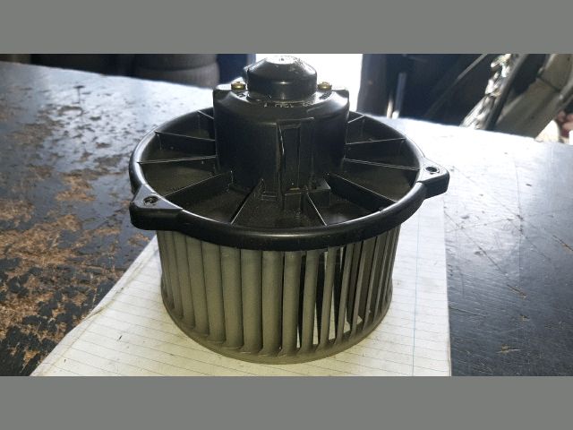 bontott TOYOTA AVENSIS T22 Fűtőmotor (Nem klímás)