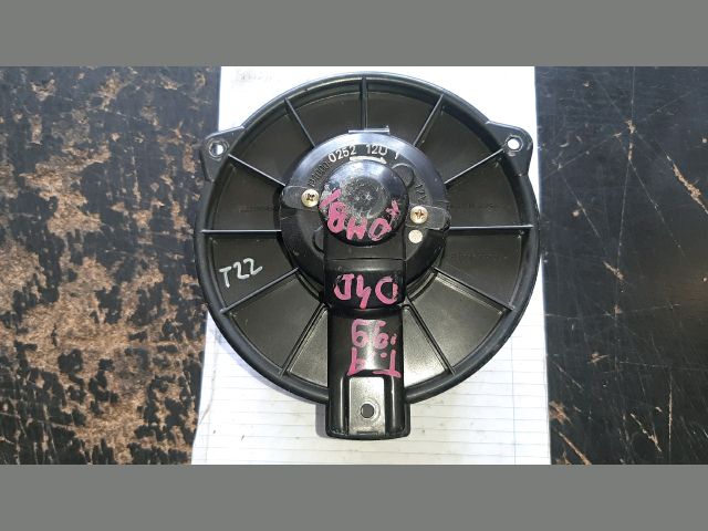 bontott TOYOTA AVENSIS T22 Fűtőmotor (Nem klímás)